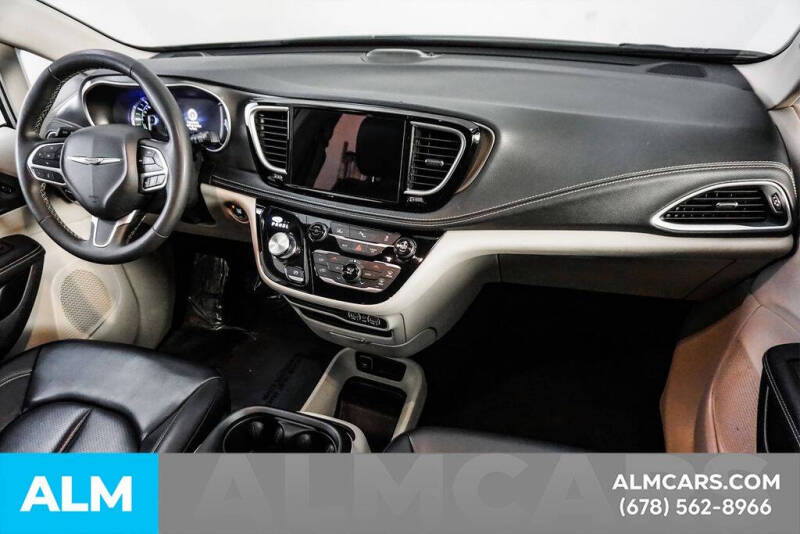 2024 Chrysler Pacifica Plug-In Hybrid Select