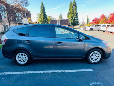 2014 Toyota Prius v Three