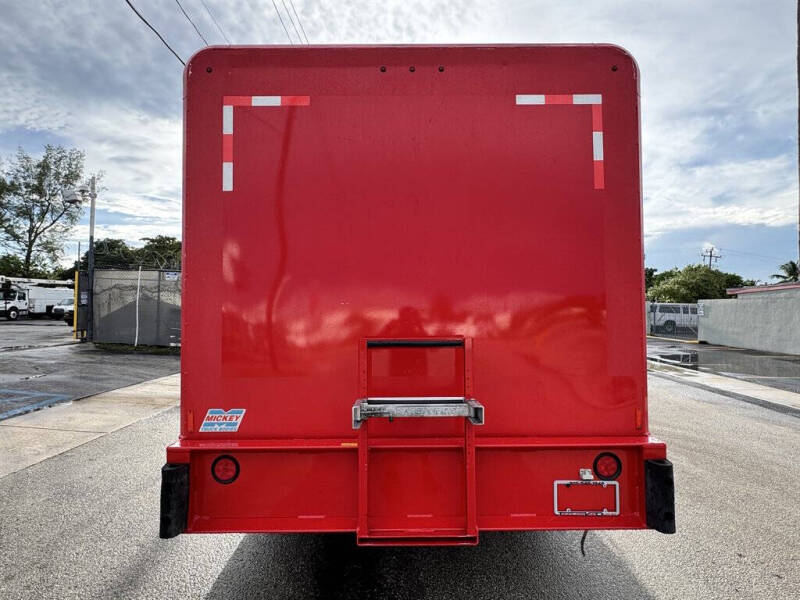 2017 Freightliner M2 106