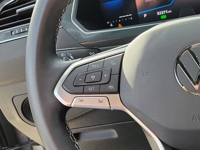 2023 Volkswagen Tiguan SE R-Line Black