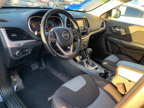 2016 Jeep Cherokee Sport