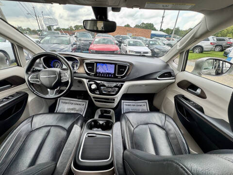 2017 Chrysler Pacifica Touring-L Plus