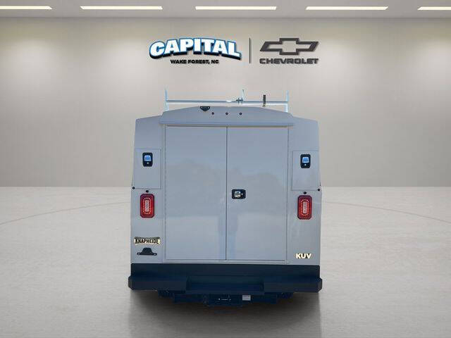2025 Chevrolet Express 3500
