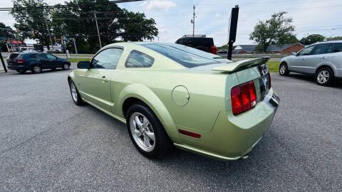 2005 Ford Mustang GT Deluxe