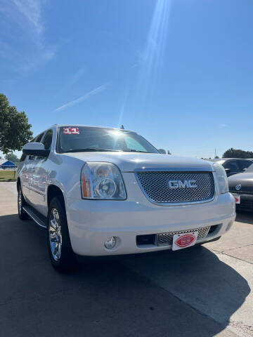 2011 GMC Yukon XL for sale at UNITED AUTO INC in South Sioux City NE