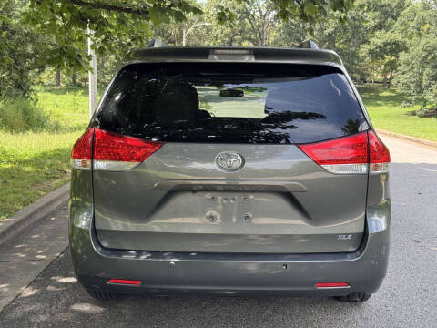 2011 Toyota Sienna XLE 8-Passenger