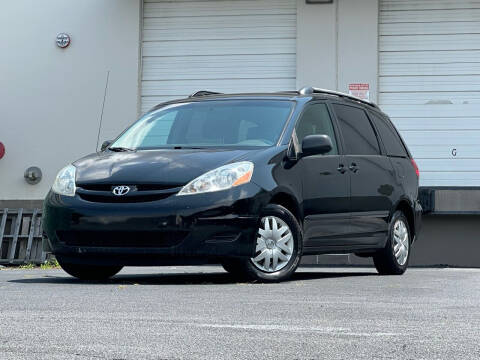 2008 Toyota Sienna for sale at Universal Cars in Marietta GA