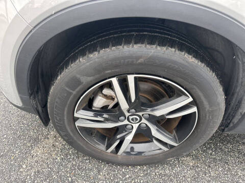 2025 Volvo XC40 B5 Core Bright Theme