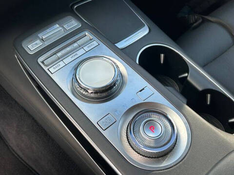 2025 Genesis GV70 2.5T Standard