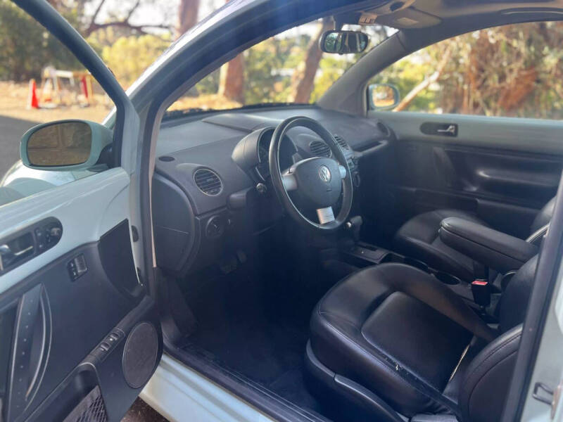 2010 Volkswagen New Beetle Base PZEV