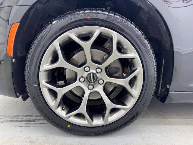 2018 Chrysler 300