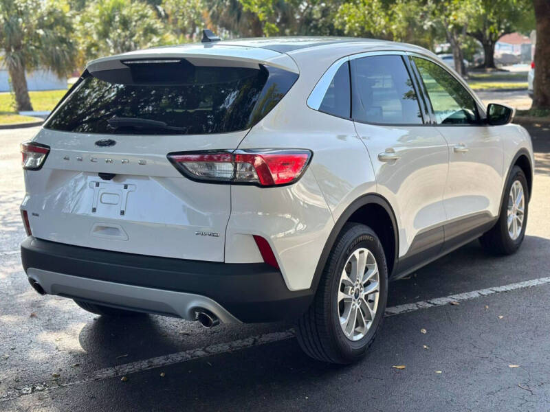 2021 Ford Escape SE