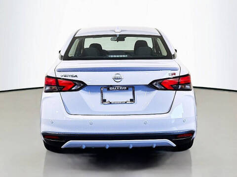 2025 Nissan Versa SR