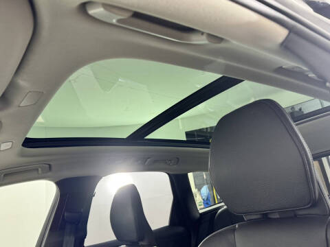 2025 Volvo XC60 B5 Plus Dark Theme