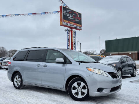 2014 Toyota Sienna LE 7-Passenger Auto Access Seat