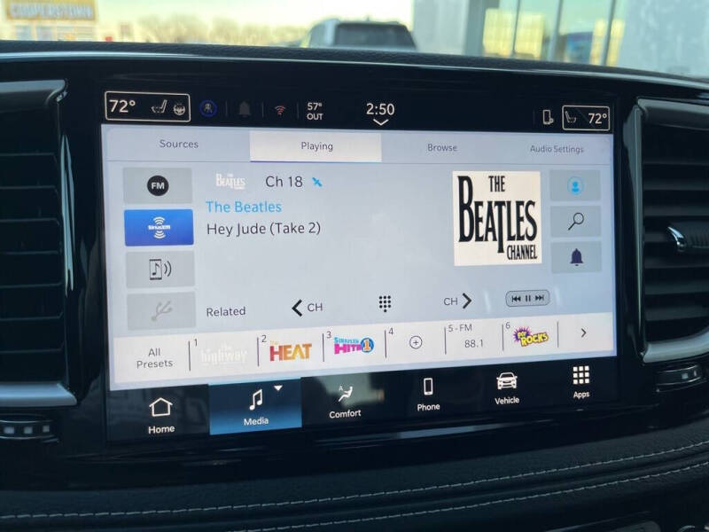 2026 Chrysler Pacifica Select