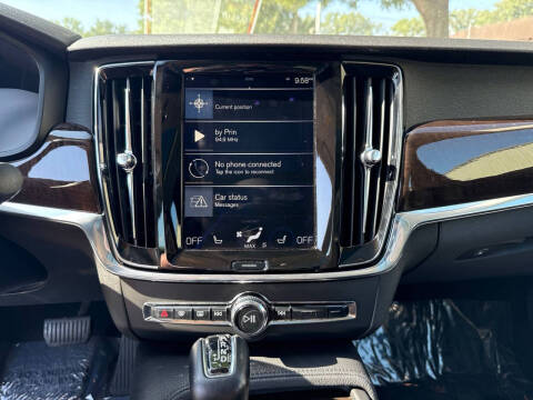 2018 Volvo S90 T5 Momentum