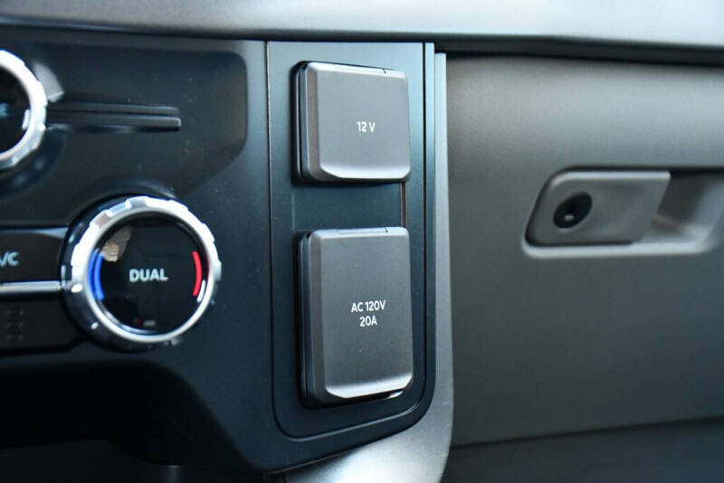 2025 Ford F-150 Lightning XLT