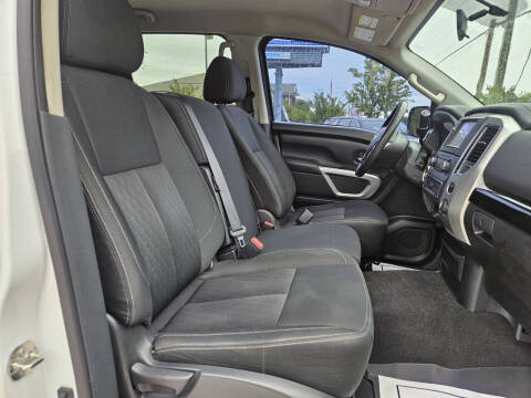 2017 Nissan Titan SV
