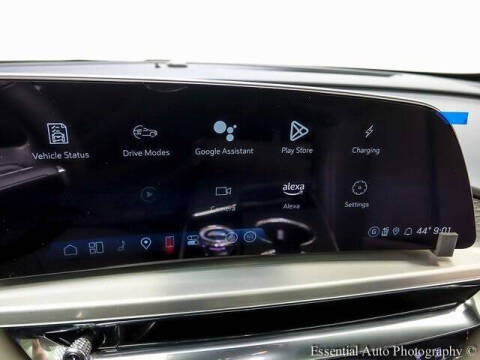 2025 Cadillac LYRIQ Luxury 2