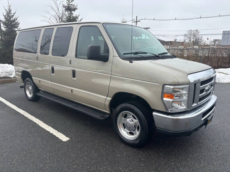 2013 Ford E-Series E-350 SD XLT