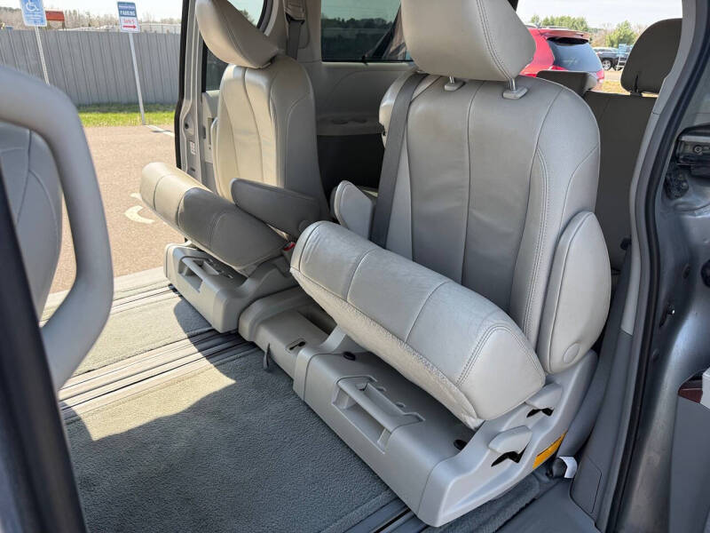 2012 Toyota Sienna XLE 8-Passenger