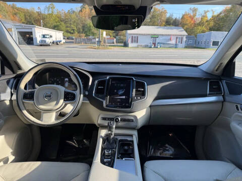 2017 Volvo XC90 T6 Momentum