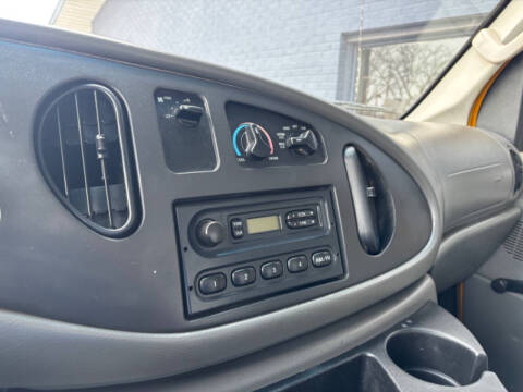 2008 Ford E-450 Box Van