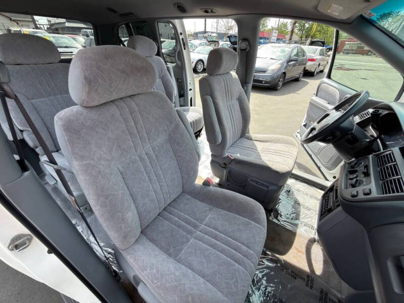 2000 Toyota Sienna LE