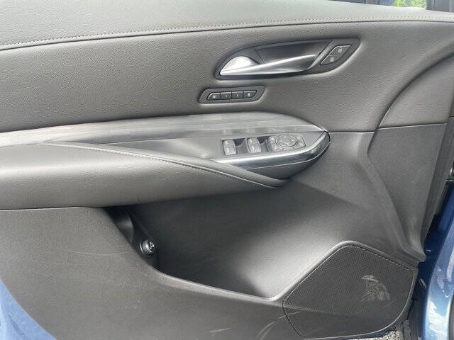 2025 Cadillac XT4 Premium Luxury