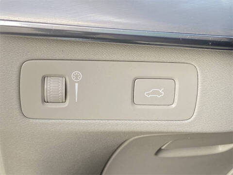 2016 Volvo XC90 T5 Momentum