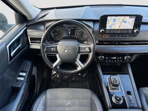 2023 Mitsubishi Outlander SE