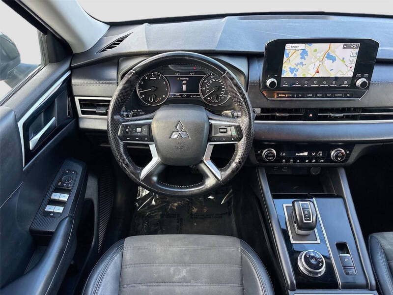 2023 Mitsubishi Outlander SE