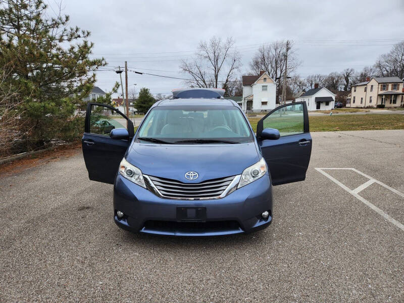 2013 Toyota Sienna XLE 8-Passenger