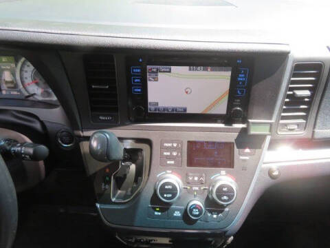 2017 Toyota Sienna SE Premium 8-Passenger