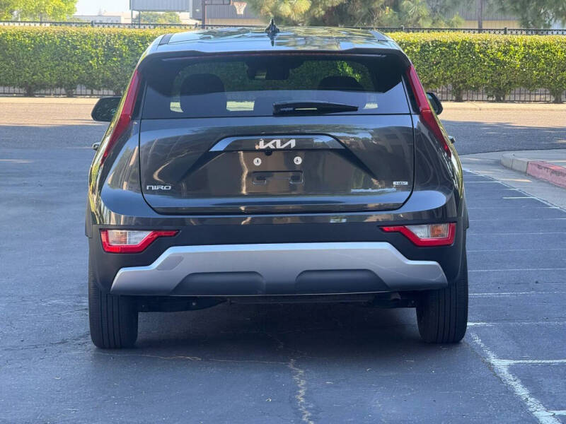 2026 Kia Niro LX