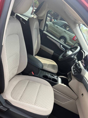 2020 Ford Escape SE