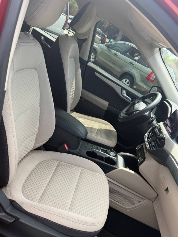 2020 Ford Escape SE