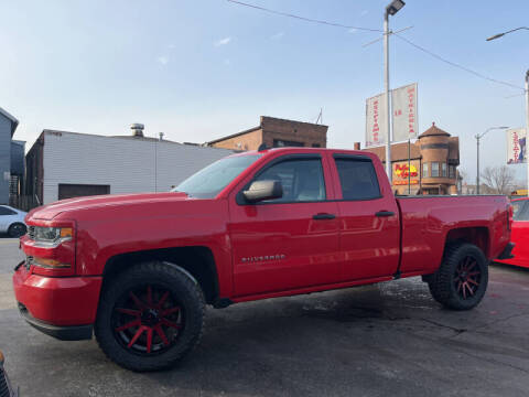 2018 Chevrolet Silverado 1500 for sale at Latino Motors in Aurora IL