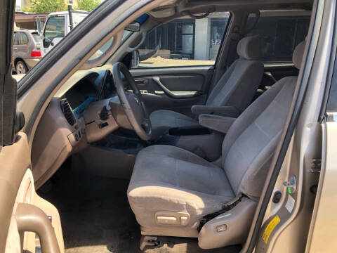 2004 Toyota Sequoia SR5