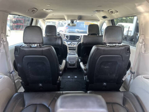 2017 Chrysler Pacifica Touring-L