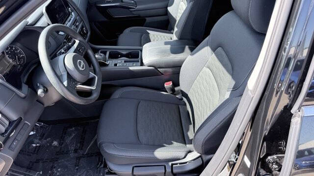 2025 Nissan Pathfinder S
