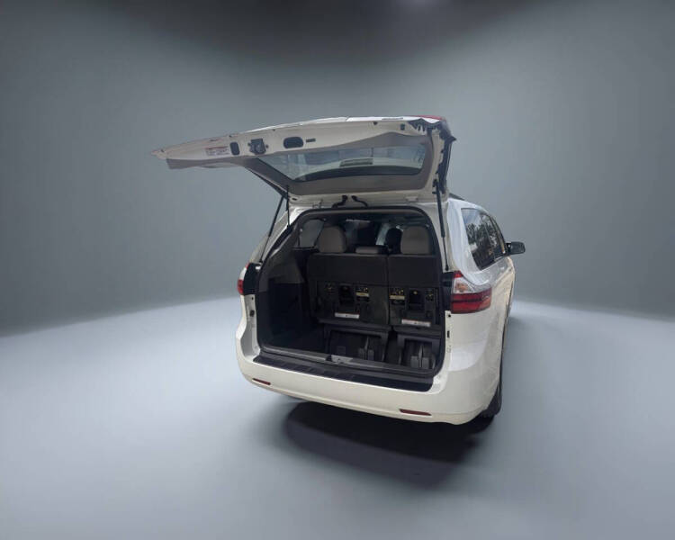 2015 Toyota Sienna XLE 8-Passenger