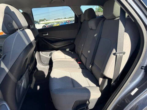 2017 Hyundai Santa Fe SE