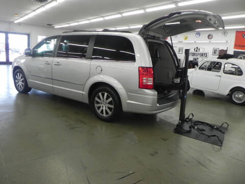 2009 Chrysler Town and Country for sale at 121 Motorsports in Mount Zion IL