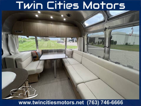 2017 Airstream Flying Cloud 25FB