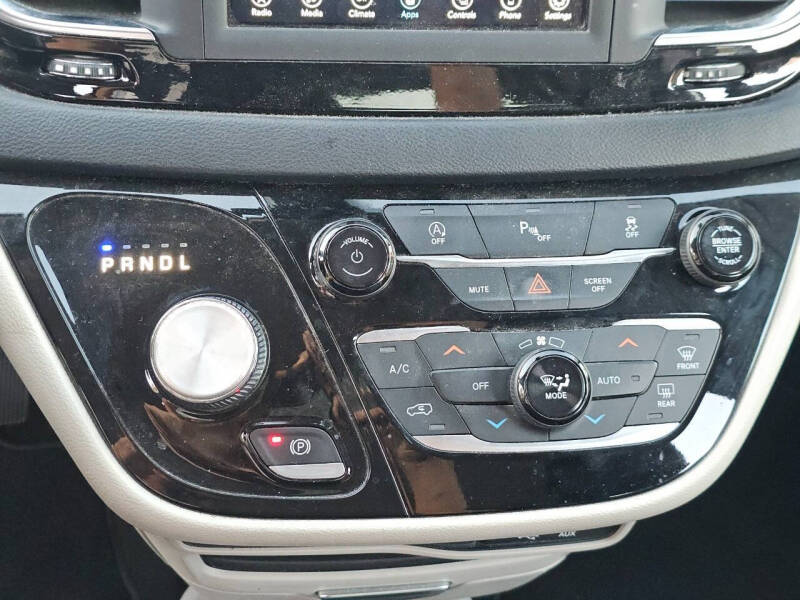 2020 Chrysler Pacifica Touring L
