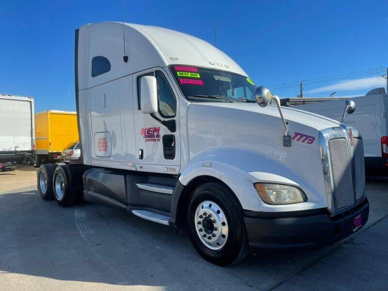 2012 Kenworth T700 for sale in Houston, TX