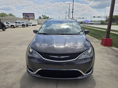 2017 Chrysler Pacifica Touring-L Plus