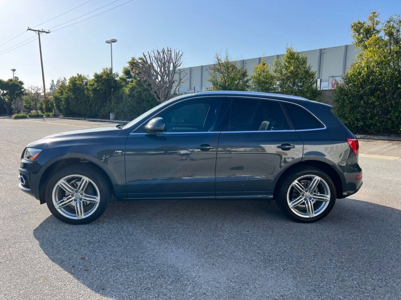 2011 Audi Q5 for sale at ZRV AUTO INC in Brea, CA